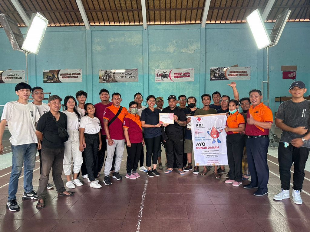 Kekompakan Masyarakat Banjar Bhinus Kauh sukseskan Kegiatan Donor Darah